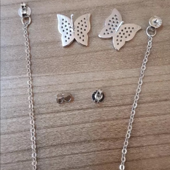 🌟 Sterling Silver 925 CZ Butterflies Earrings - Picture 8 of 8